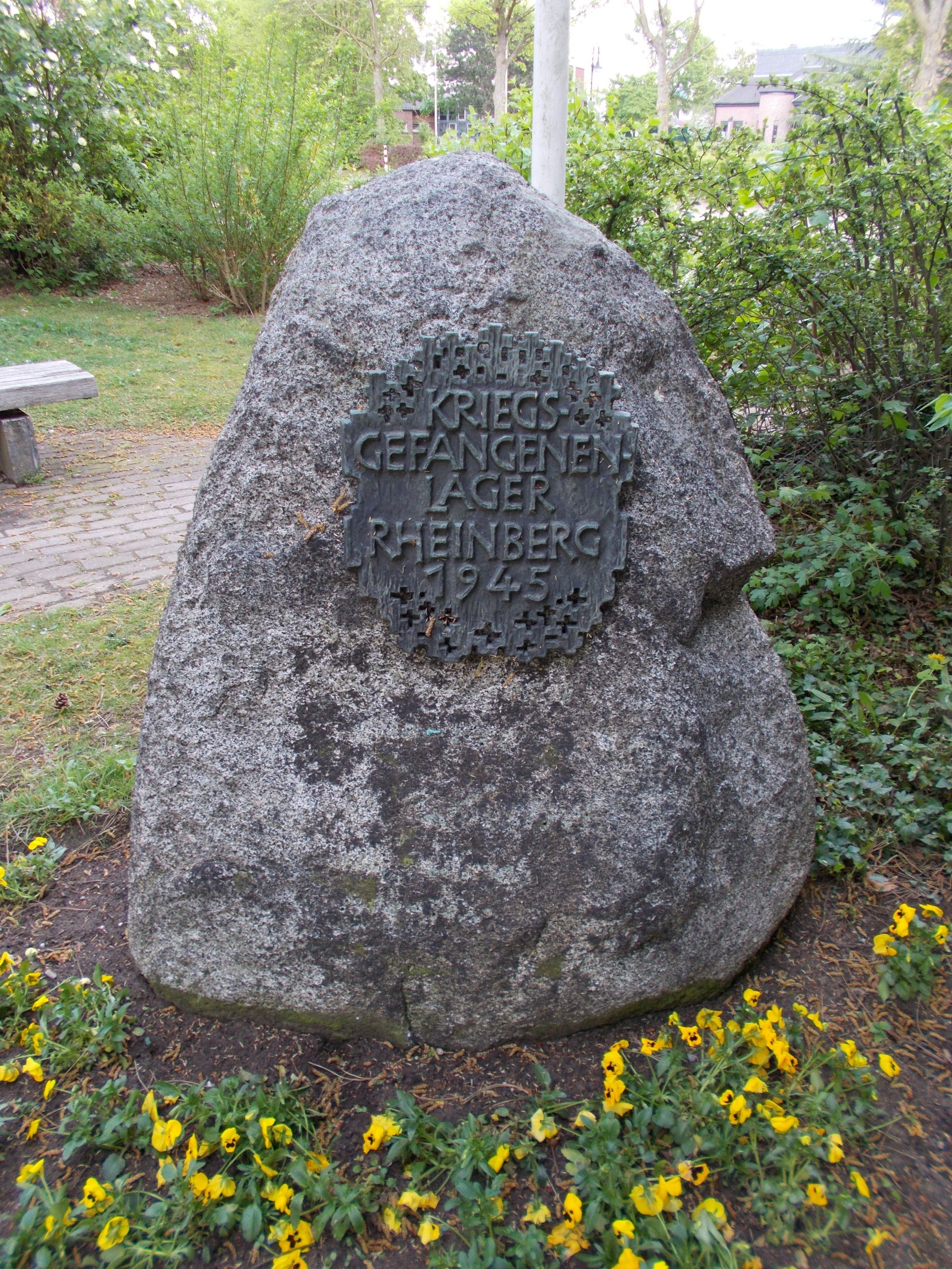 Rheinberg Rheinwiesenlager Denkmal 01
