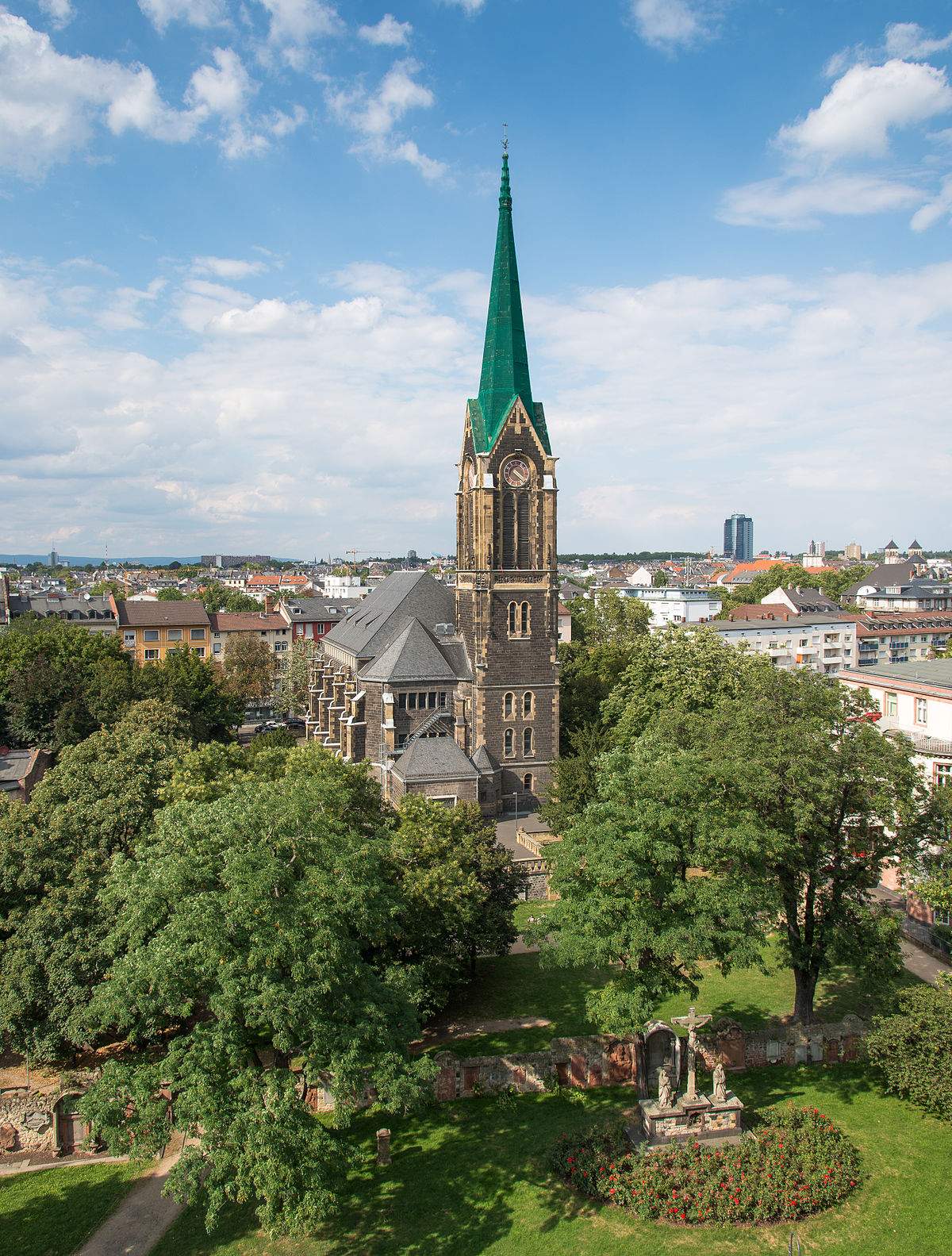 1200px Frankfurt Peterskirche