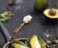 Wohnen Und Garten Rezepte Neu Gefüllte Avocado Mit Ziegenkäse Auf Salat Angerichte